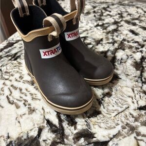 XTRATUF toddler Kids' Brown Rain Boots size 7C